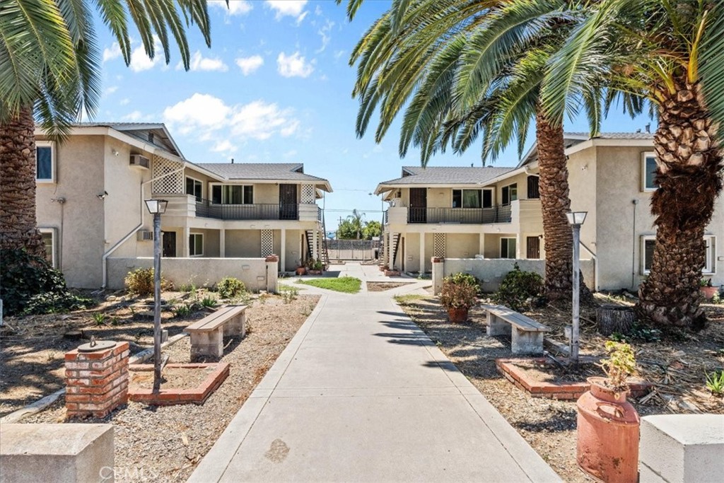 5351 & 5361 W Maitland Street Property Photo 2