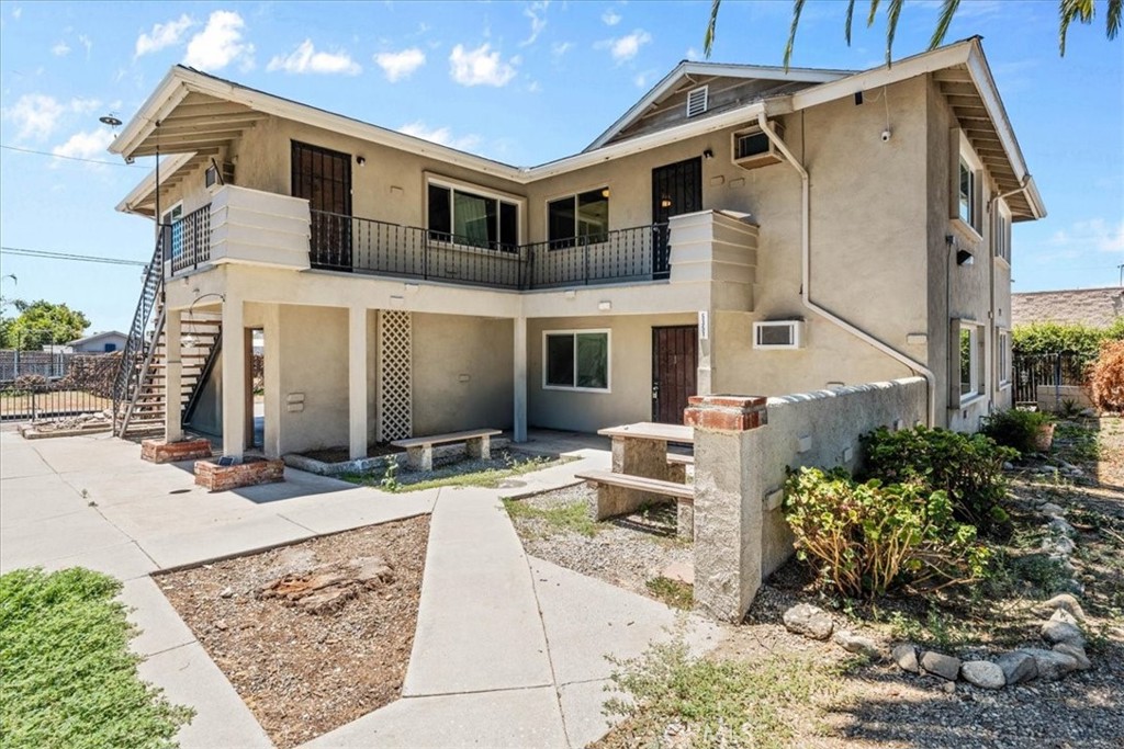 5351 & 5361 W Maitland Street Property Photo 4