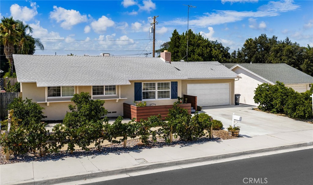 906 Thomas Avenue Property Photo 3