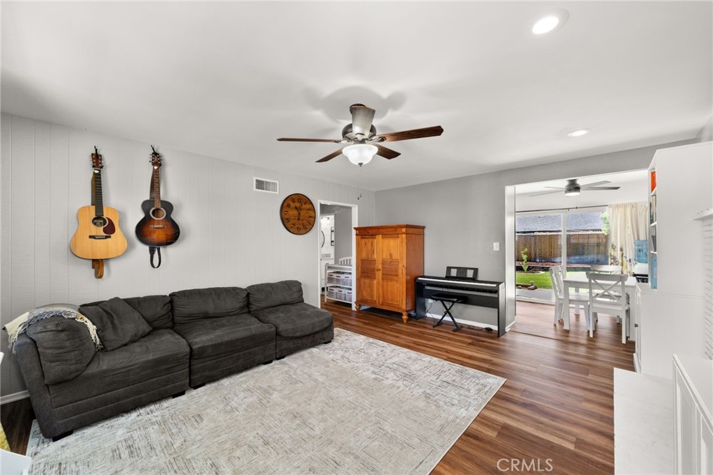 906 Thomas Avenue Property Photo 7