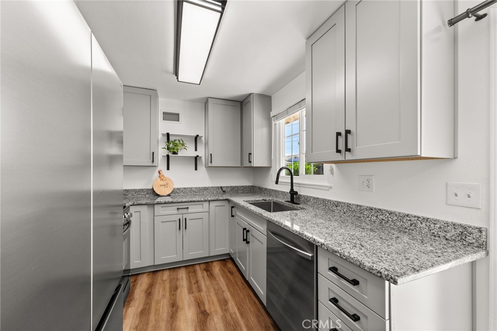 906 Thomas Avenue Property Photo 12
