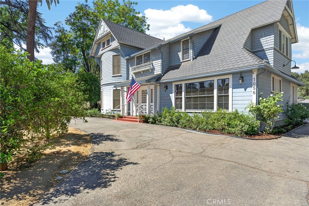 1056 San Jacinto Property Photo 4
