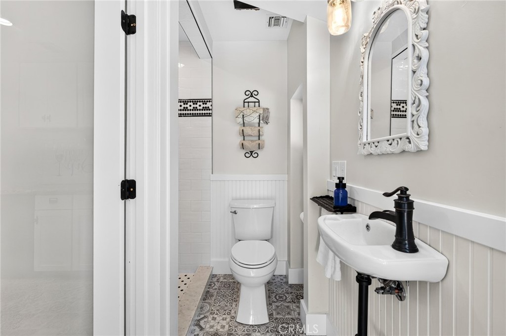 1056 San Jacinto Property Photo 24
