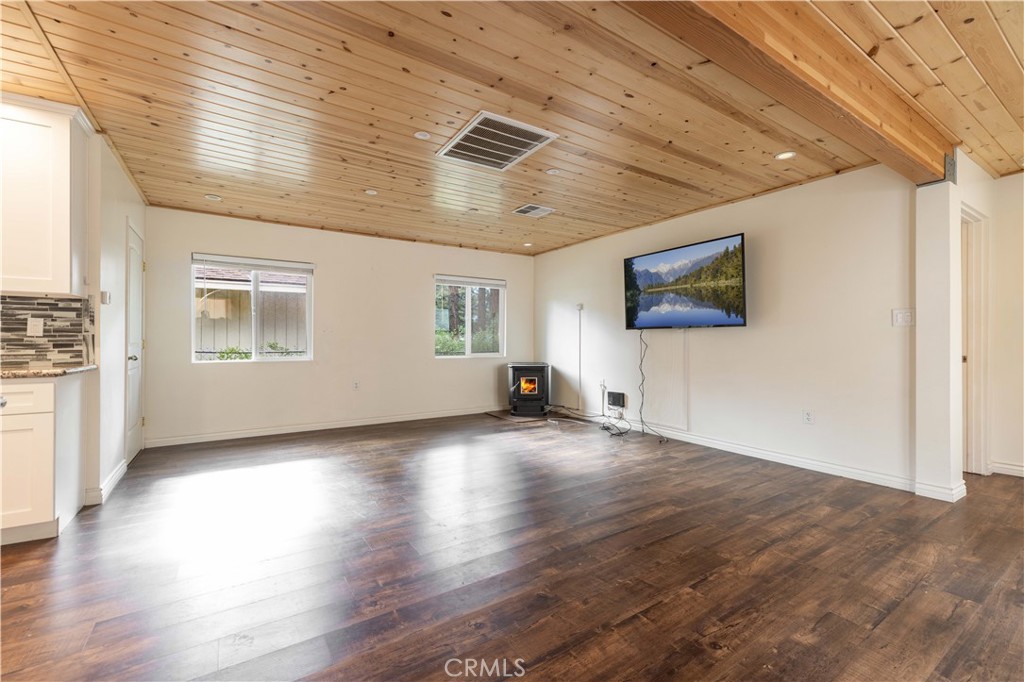 137 E Barker Property Photo 2