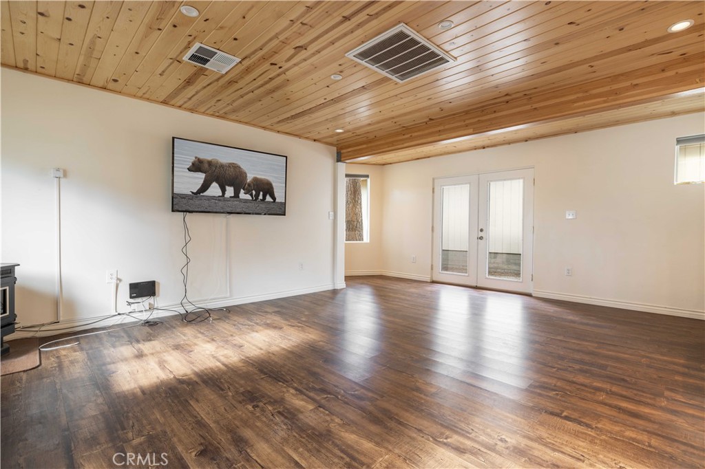 137 E Barker Property Photo 3