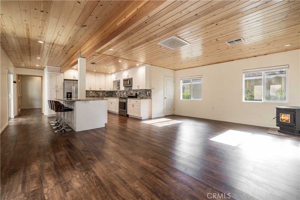 137 E Barker Property Photo 4