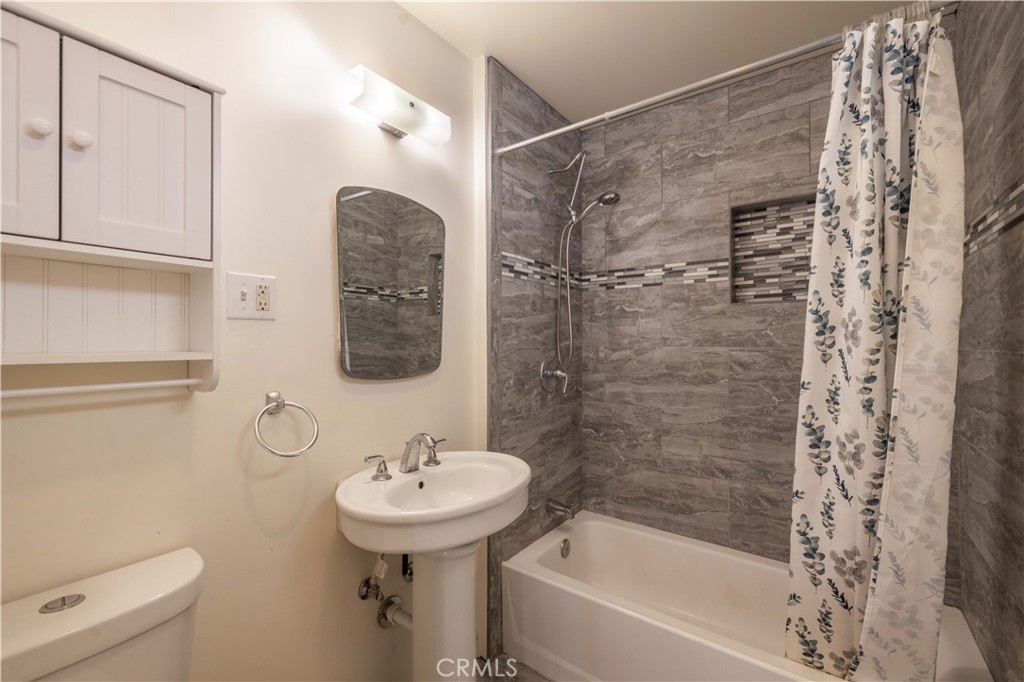 137 E Barker Property Photo 18