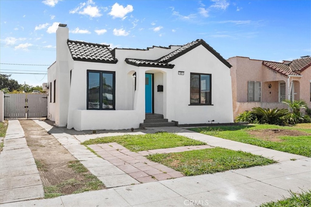 5820 S Van Ness Property Photo 1