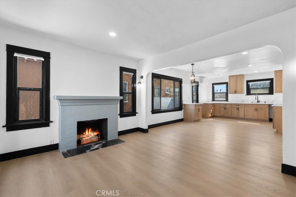 5820 S Van Ness Property Photo 5