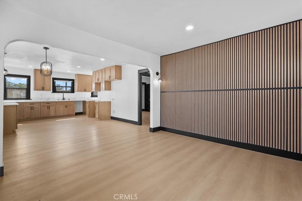 5820 S Van Ness Property Photo 6