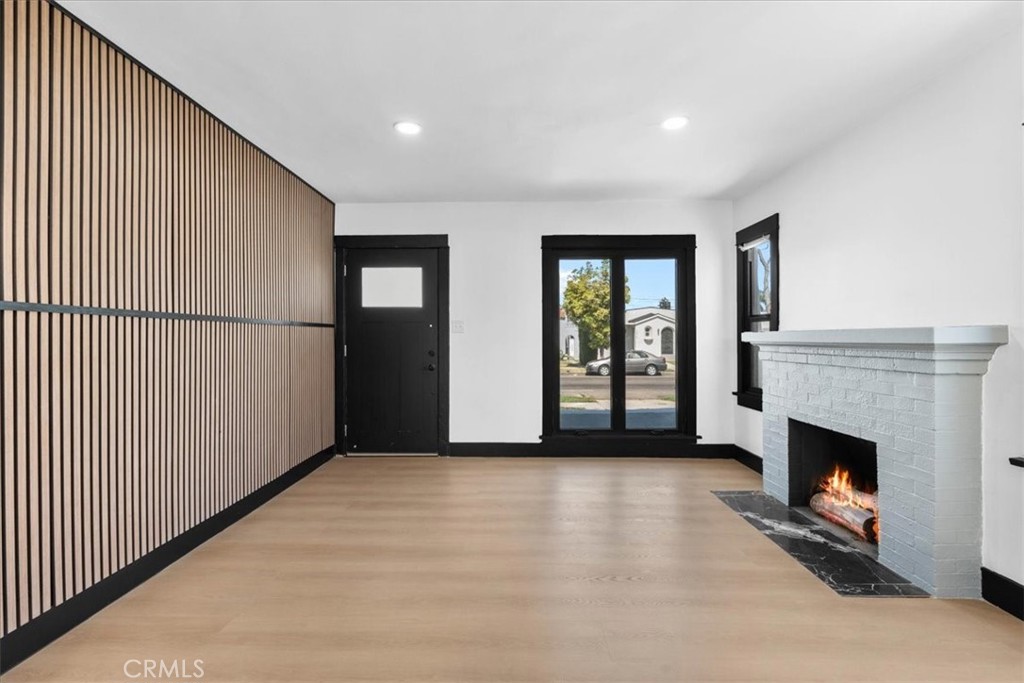 5820 S Van Ness Property Photo 8
