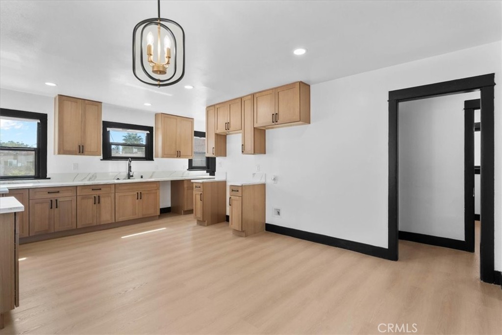 5820 S Van Ness Property Photo 11