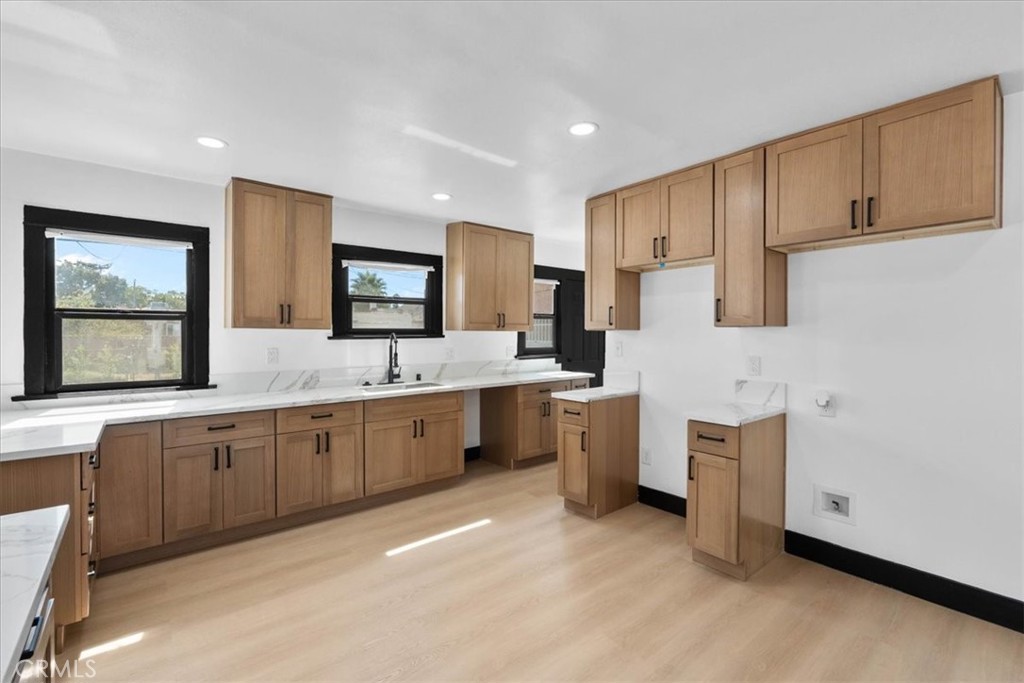 5820 S Van Ness Property Photo 12