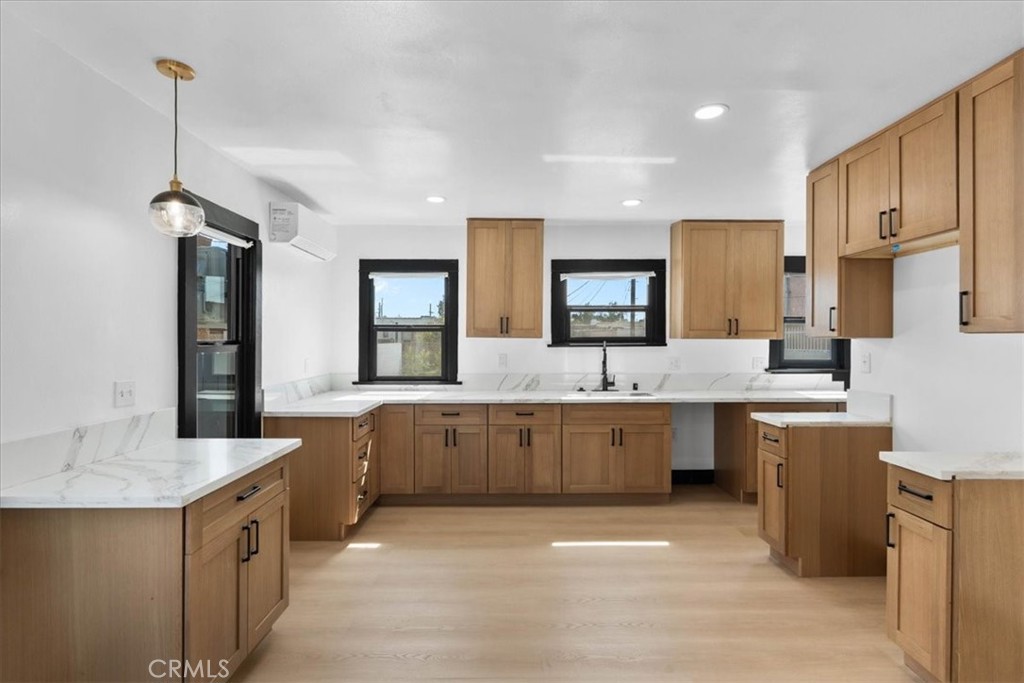 5820 S Van Ness Property Photo 13