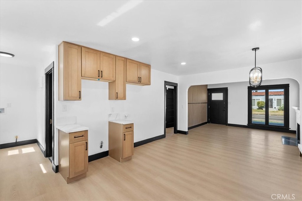 5820 S Van Ness Property Photo 14