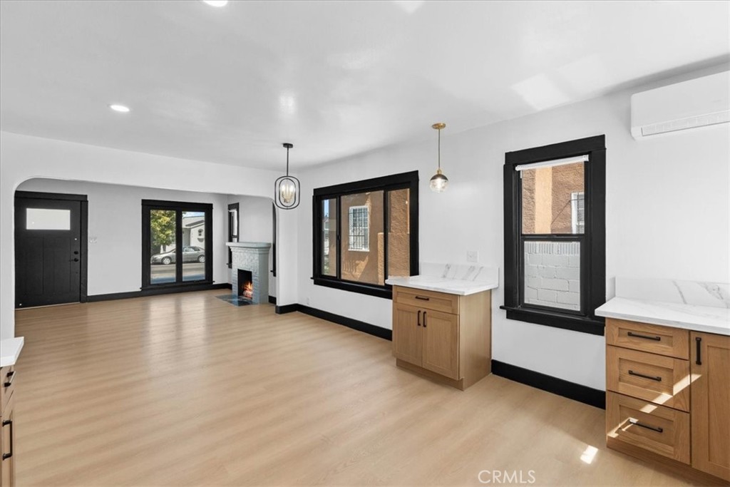 5820 S Van Ness Property Photo 15