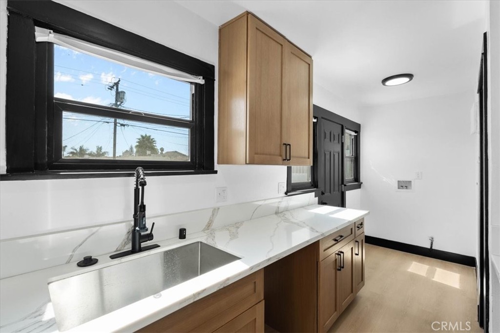 5820 S Van Ness Property Photo 16