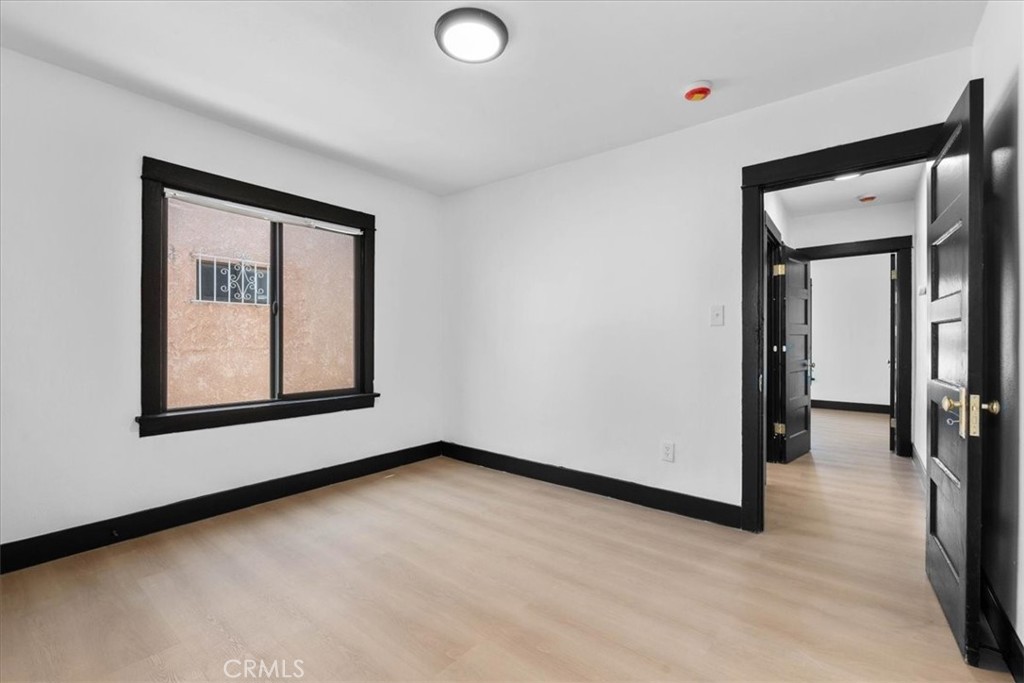 5820 S Van Ness Property Photo 17