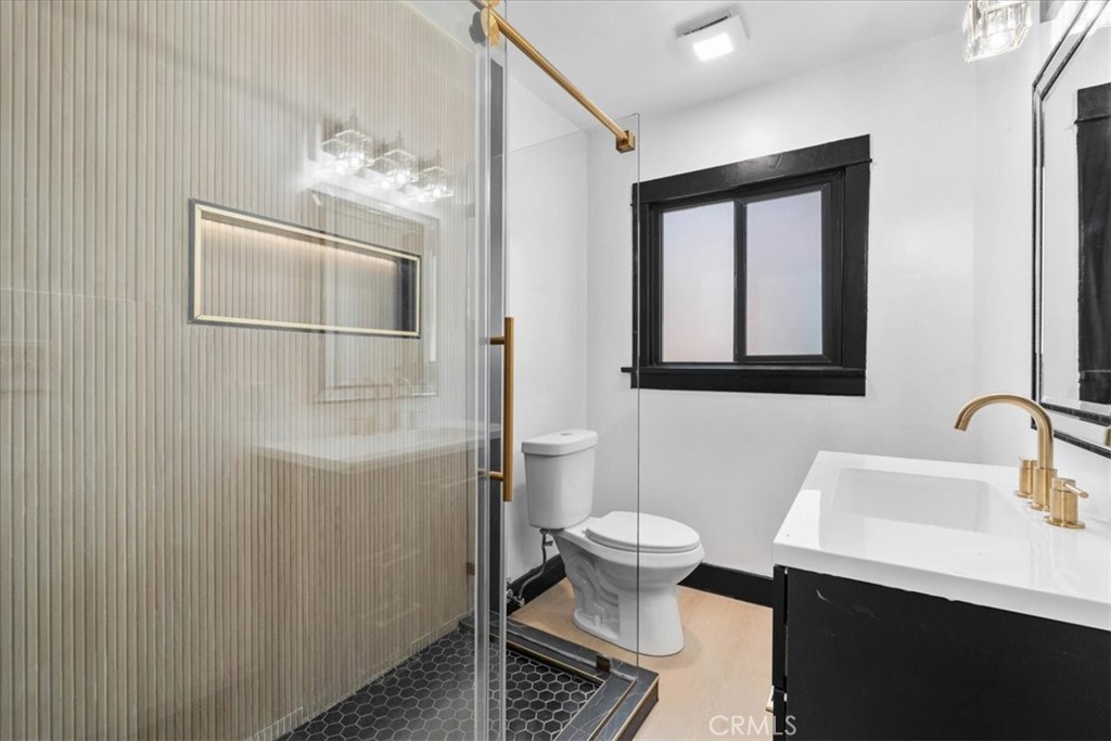5820 S Van Ness Property Photo 19