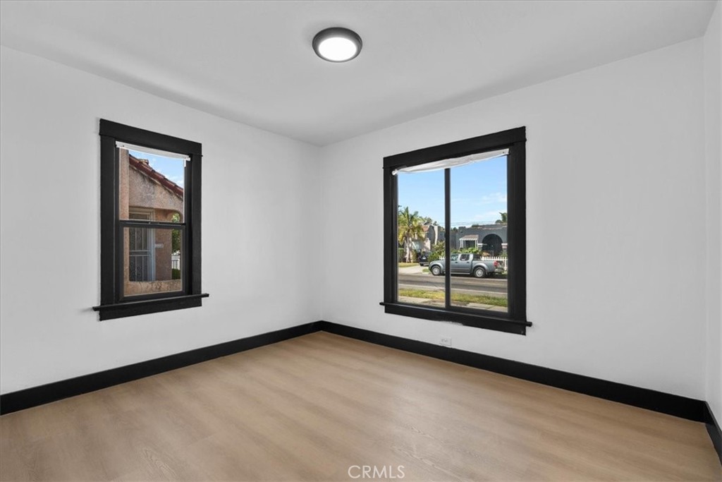 5820 S Van Ness Property Photo 22