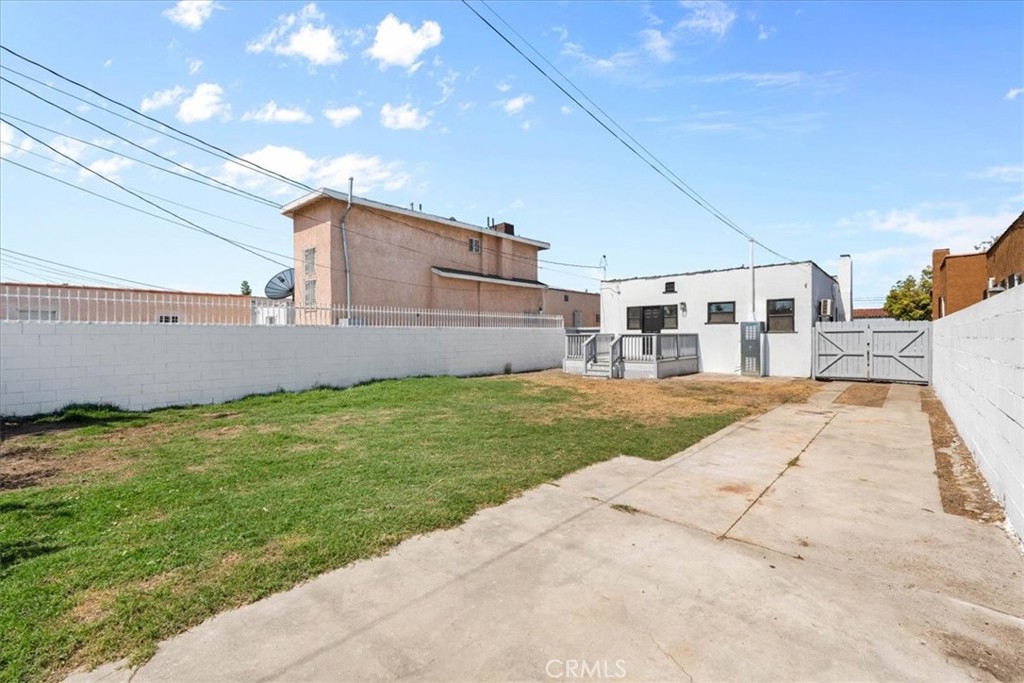 5820 S Van Ness Property Photo 26