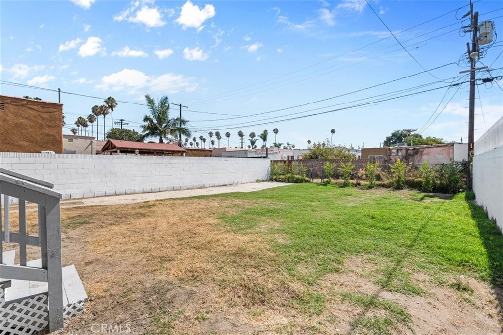 5820 S Van Ness Property Photo 27