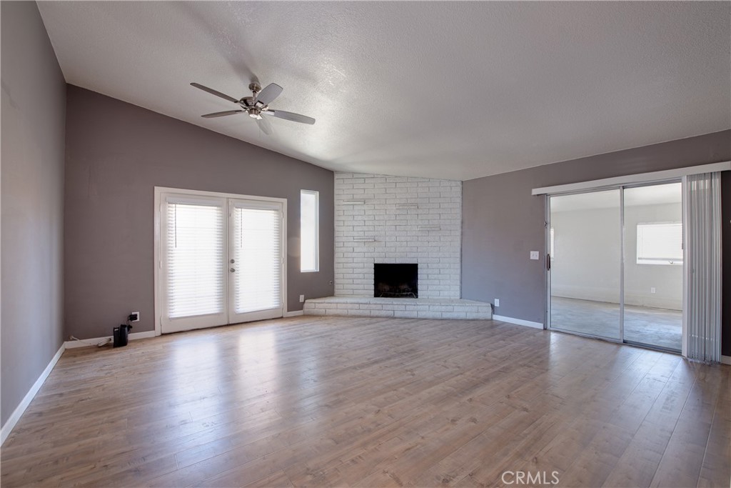 26158 Hemet St Property Photo 4