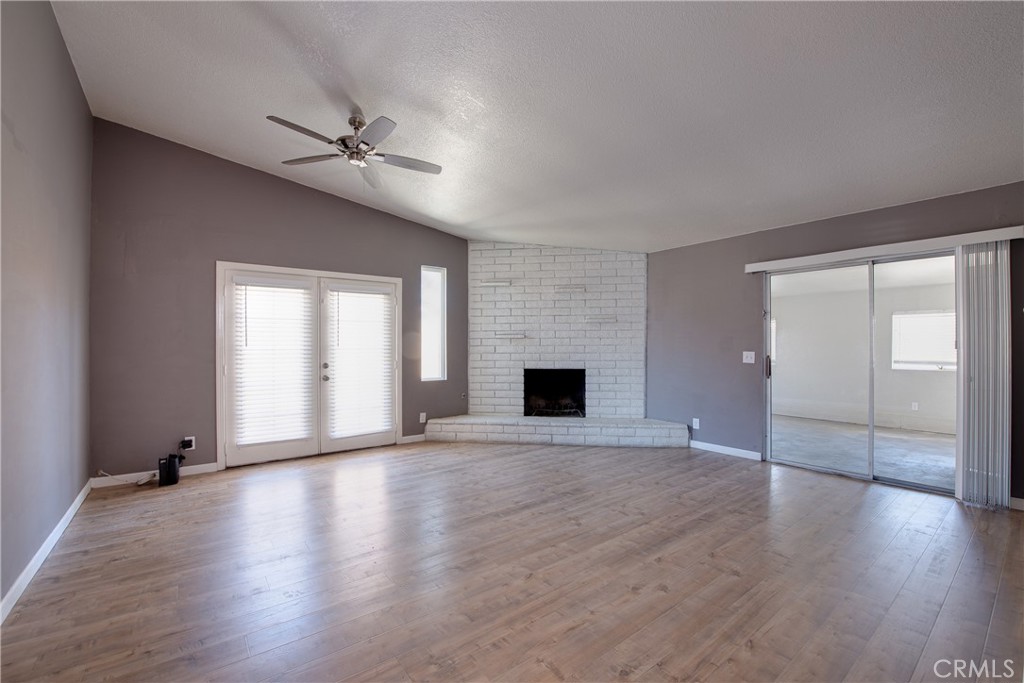 26158 Hemet St Property Photo 4