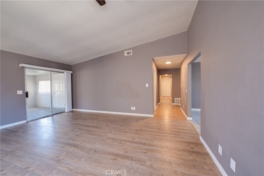 26158 Hemet St Property Photo 6