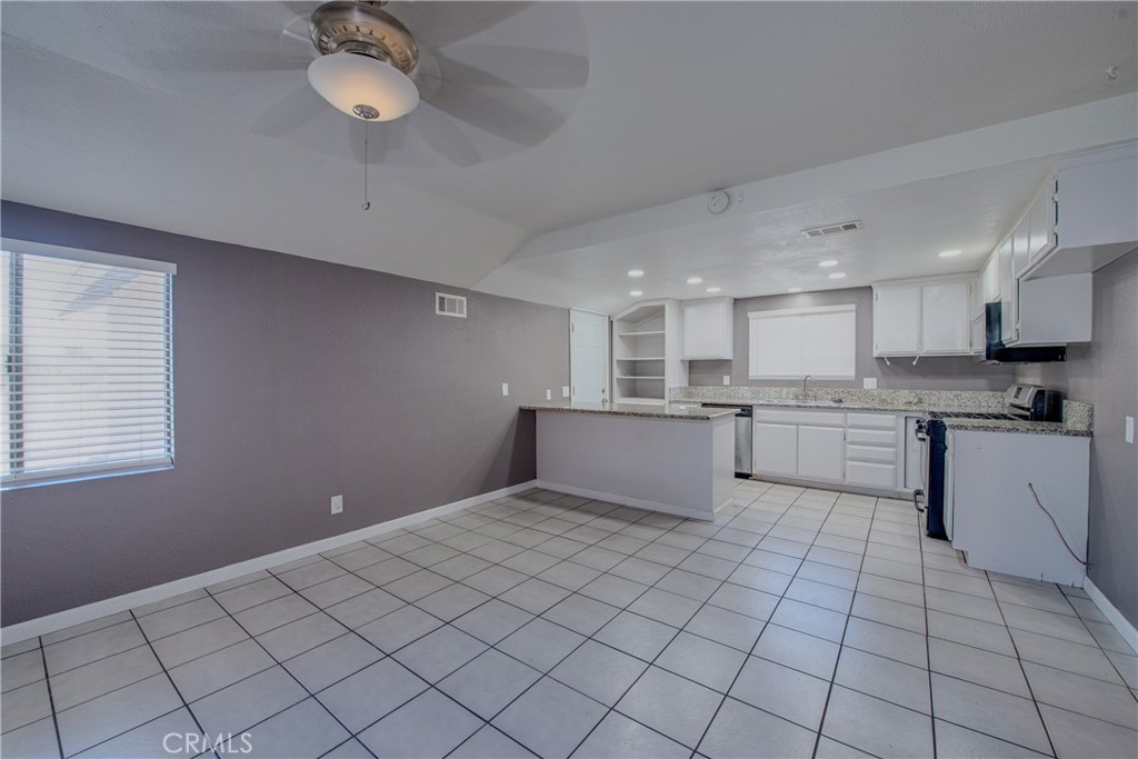 26158 Hemet St Property Photo 7