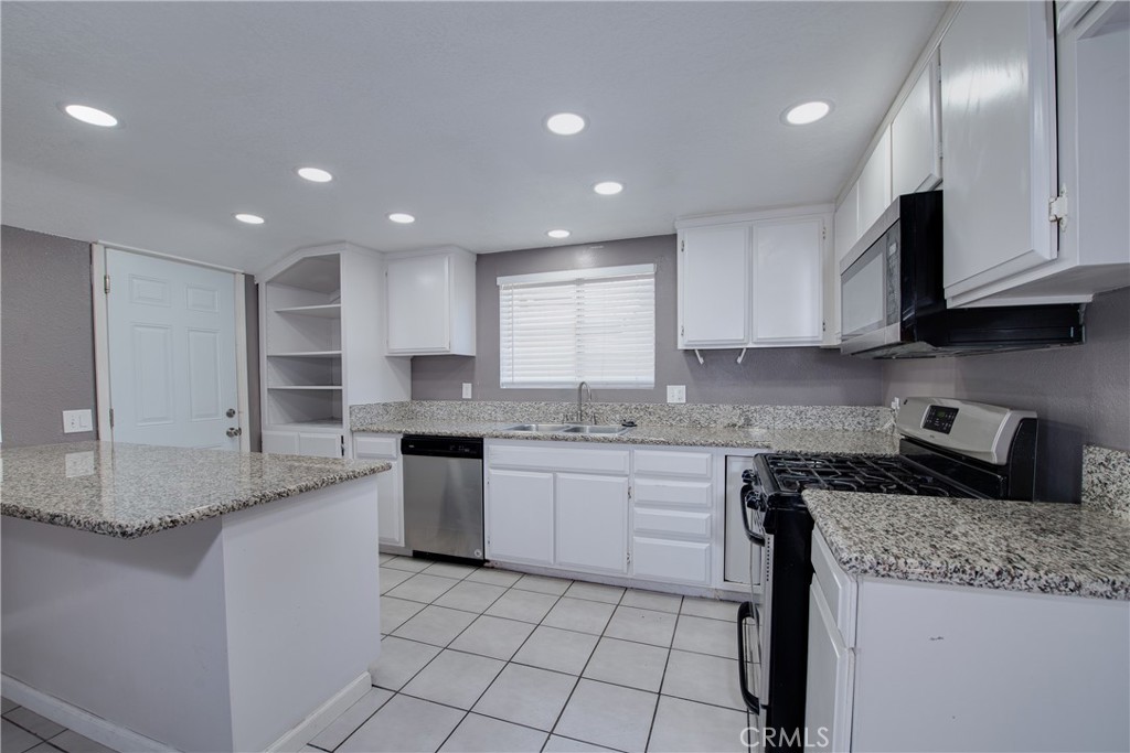 26158 Hemet St Property Photo 9