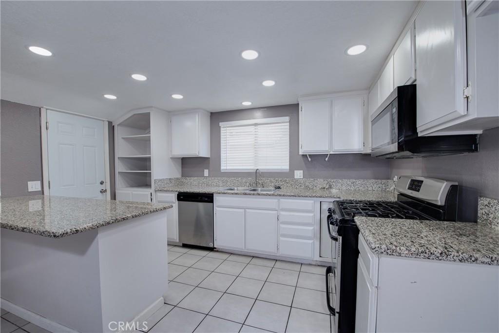 26158 Hemet St Property Photo 9