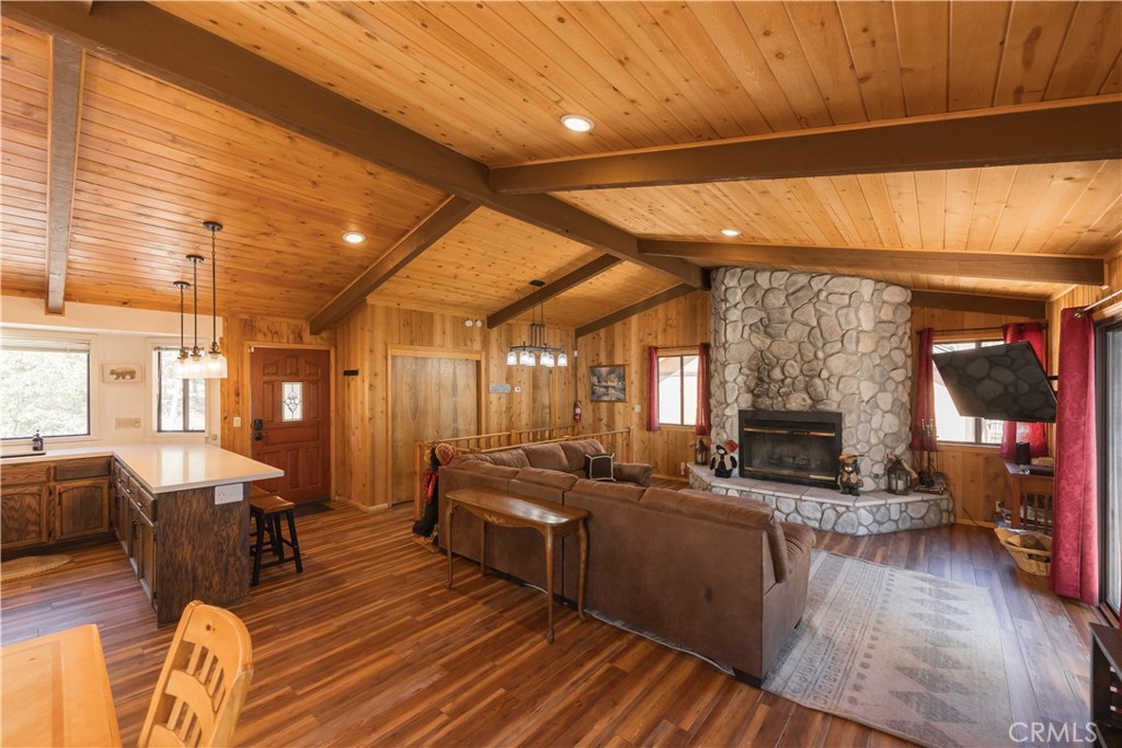 1414 Klamath Property Photo 5