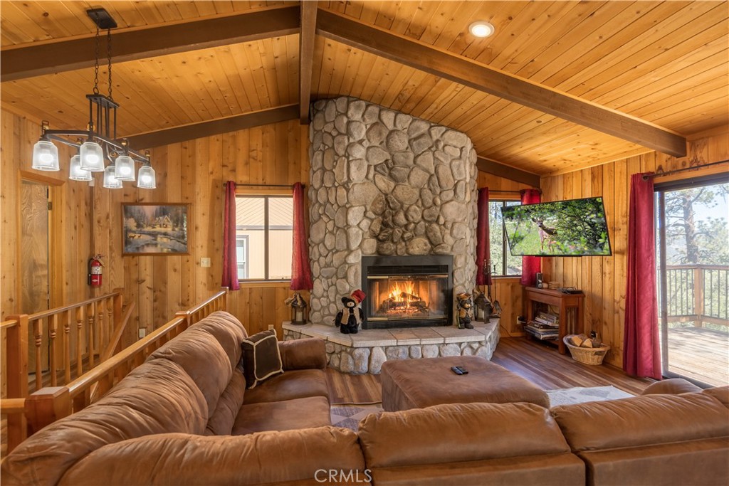 1414 Klamath Property Photo 6