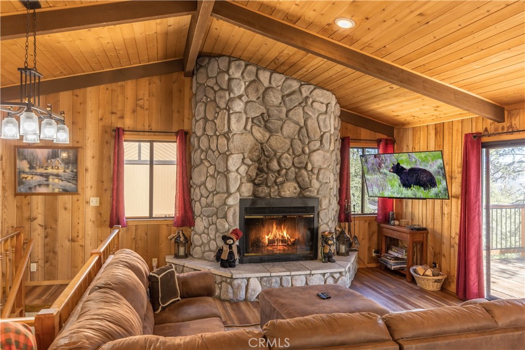1414 Klamath Property Photo 8