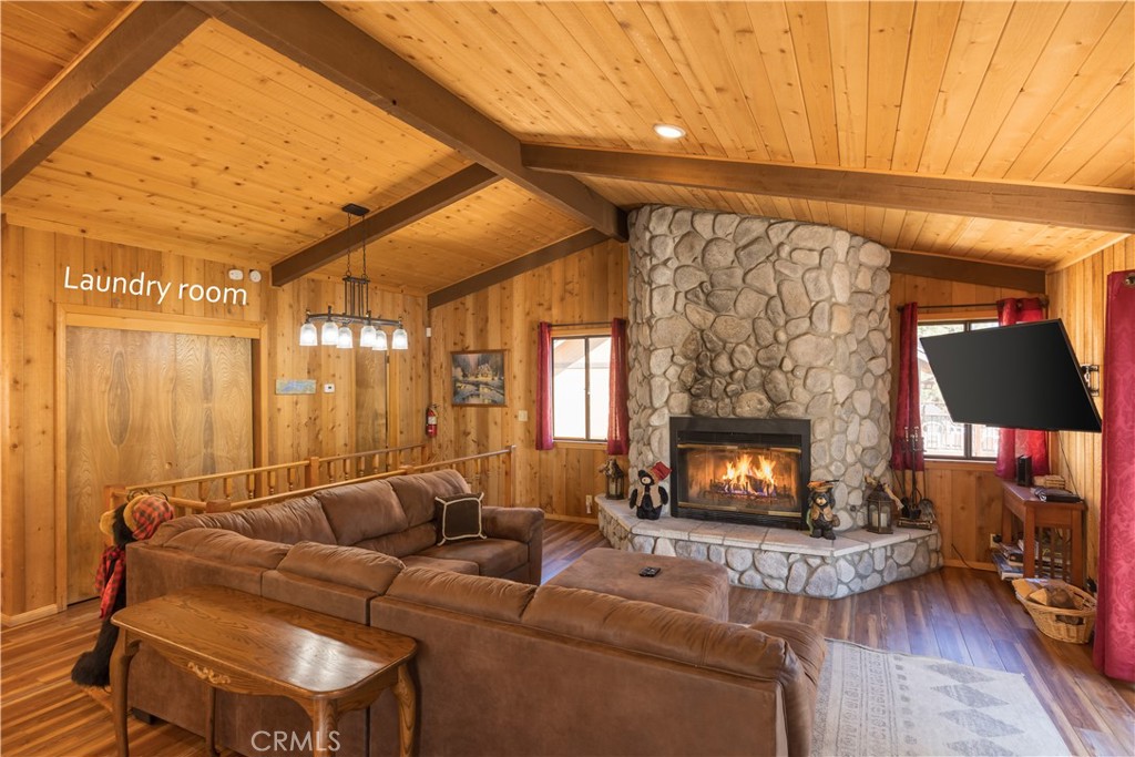1414 Klamath Property Photo 9