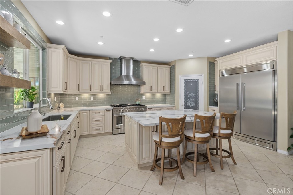 9479 Lost Grove Property Photo 4