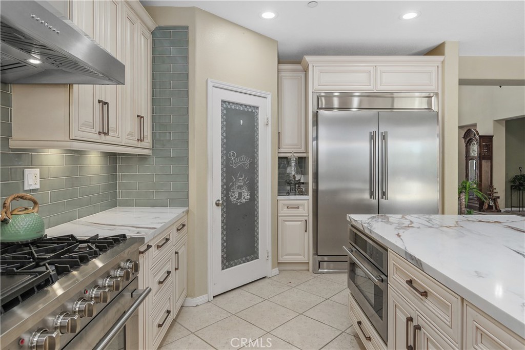 9479 Lost Grove Property Photo 6