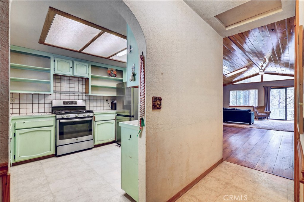 1039 Lausanne Property Photo 2