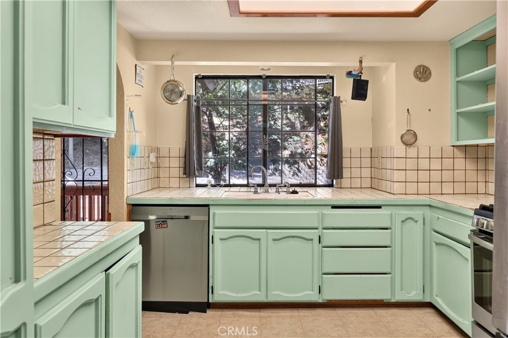 1039 Lausanne Property Photo 3