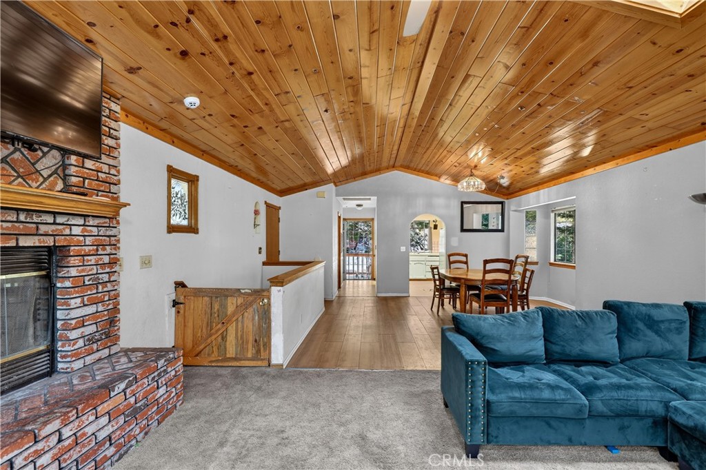 1039 Lausanne Property Photo 6