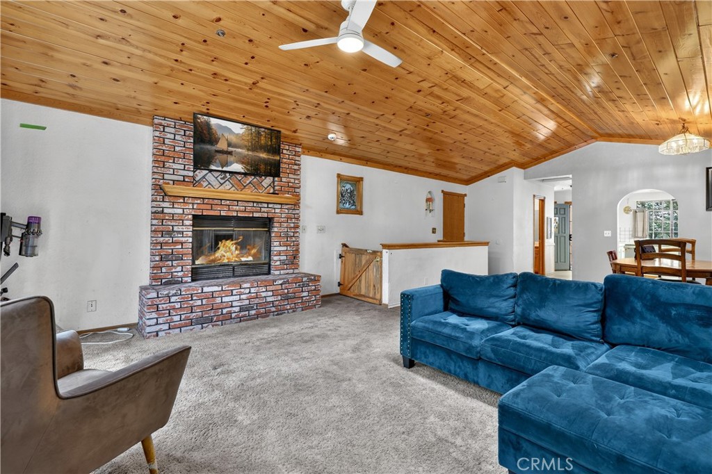 1039 Lausanne Property Photo 7