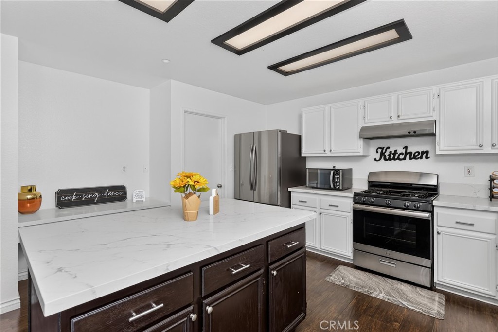 15559 Skylark Avenue Property Photo 3