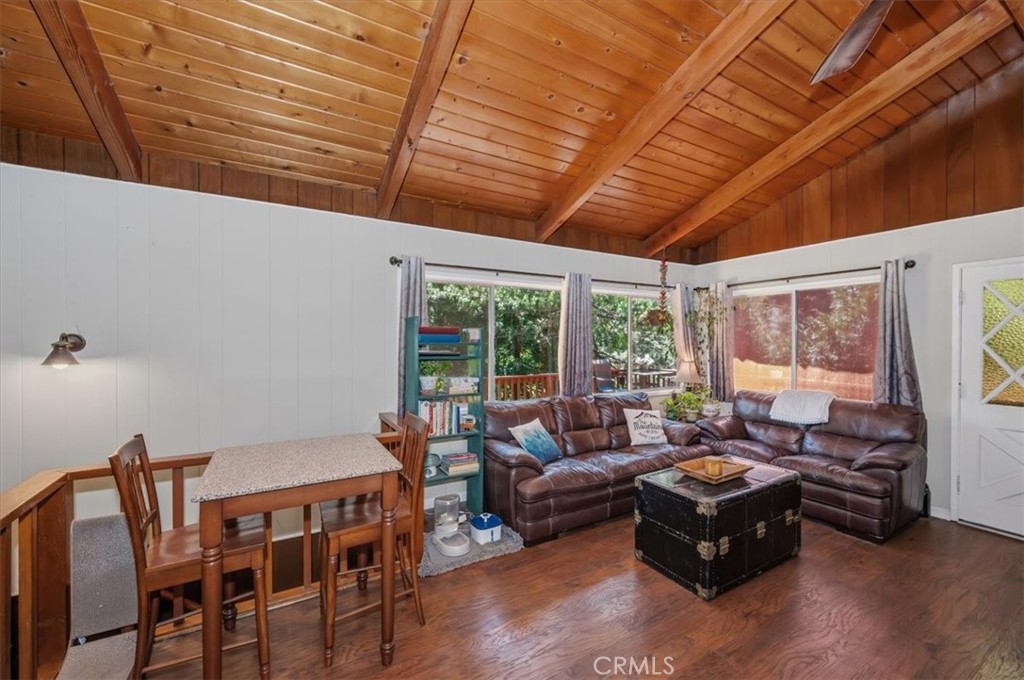 1069 Jungfrau Drive Property Photo 7