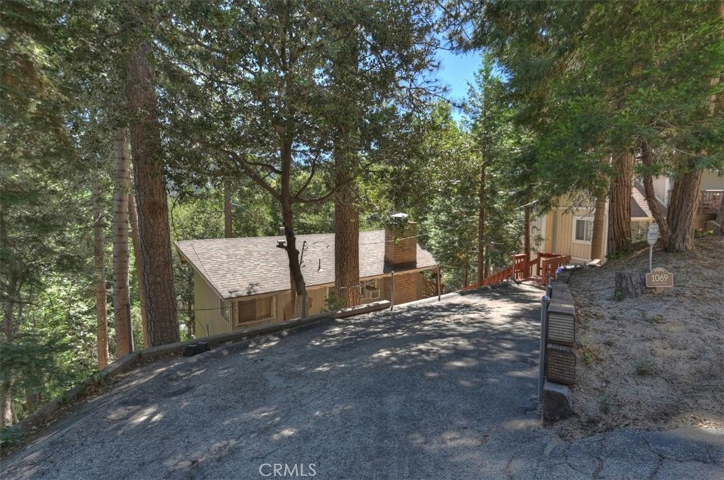 1069 Jungfrau Drive Property Photo 28