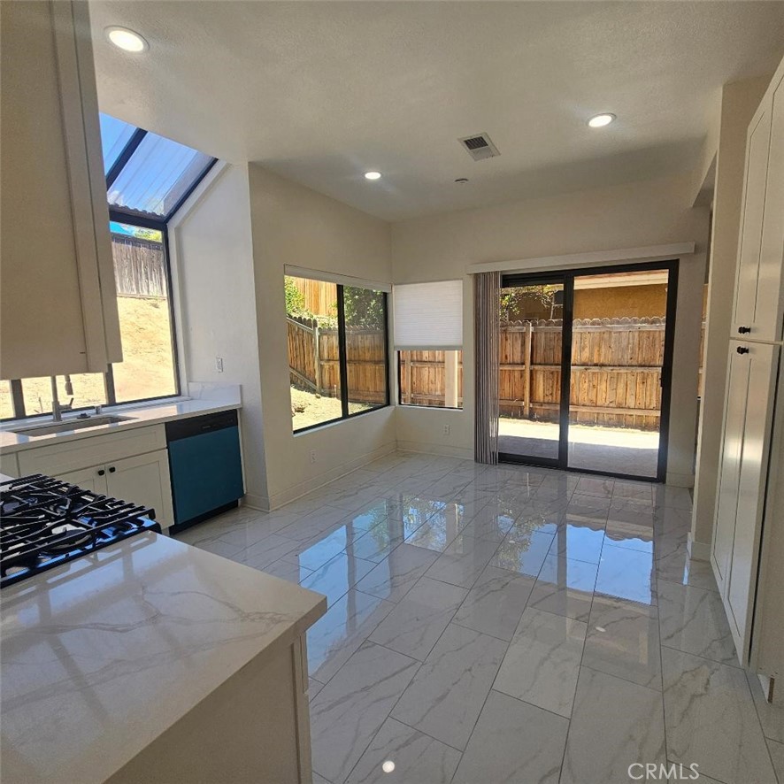 2951 Wimbledon Property Photo 8