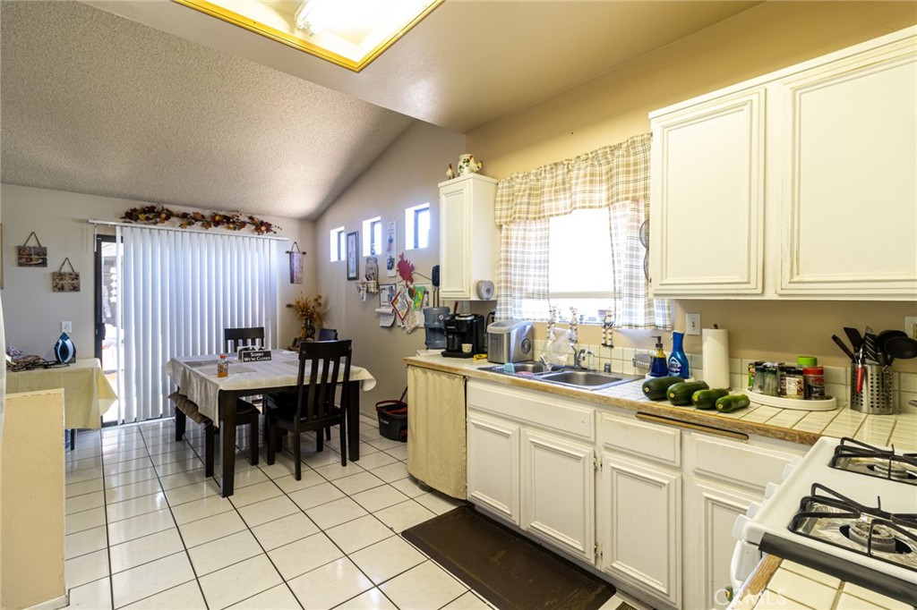 12244 Cobblestone Property Photo 8
