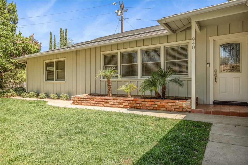 940 Carob Property Photo 1