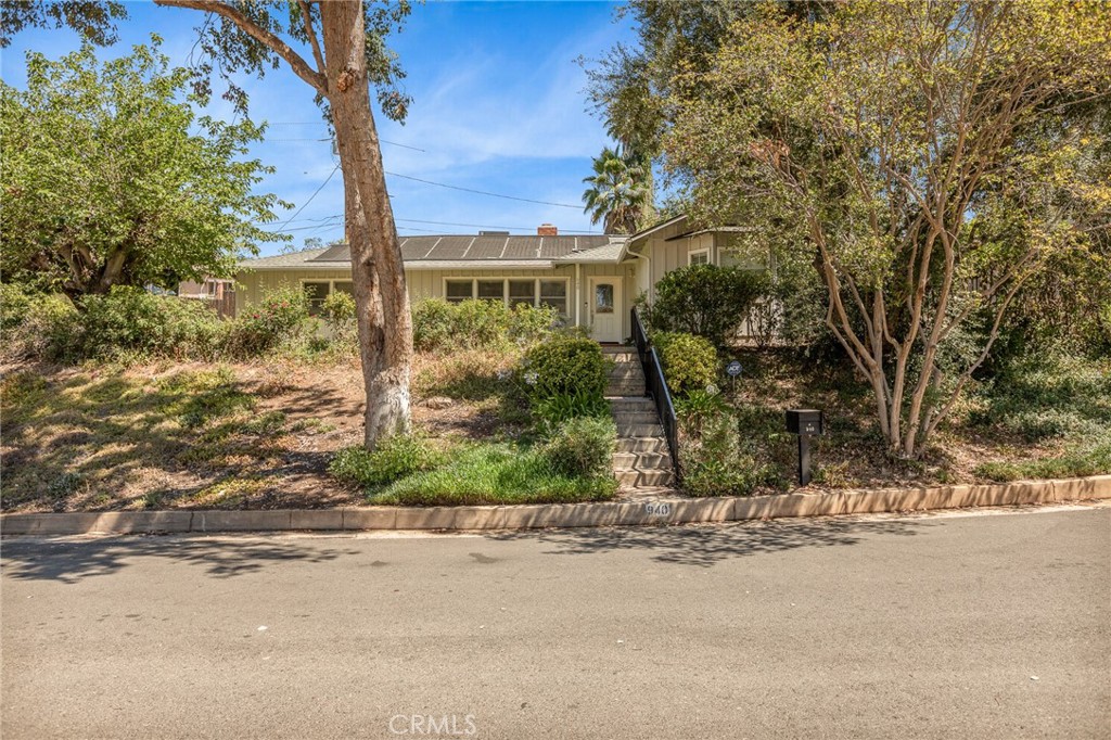 940 Carob Property Photo 2