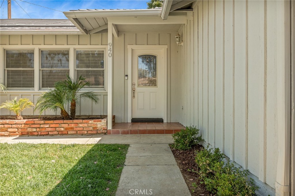 940 Carob Property Photo 3